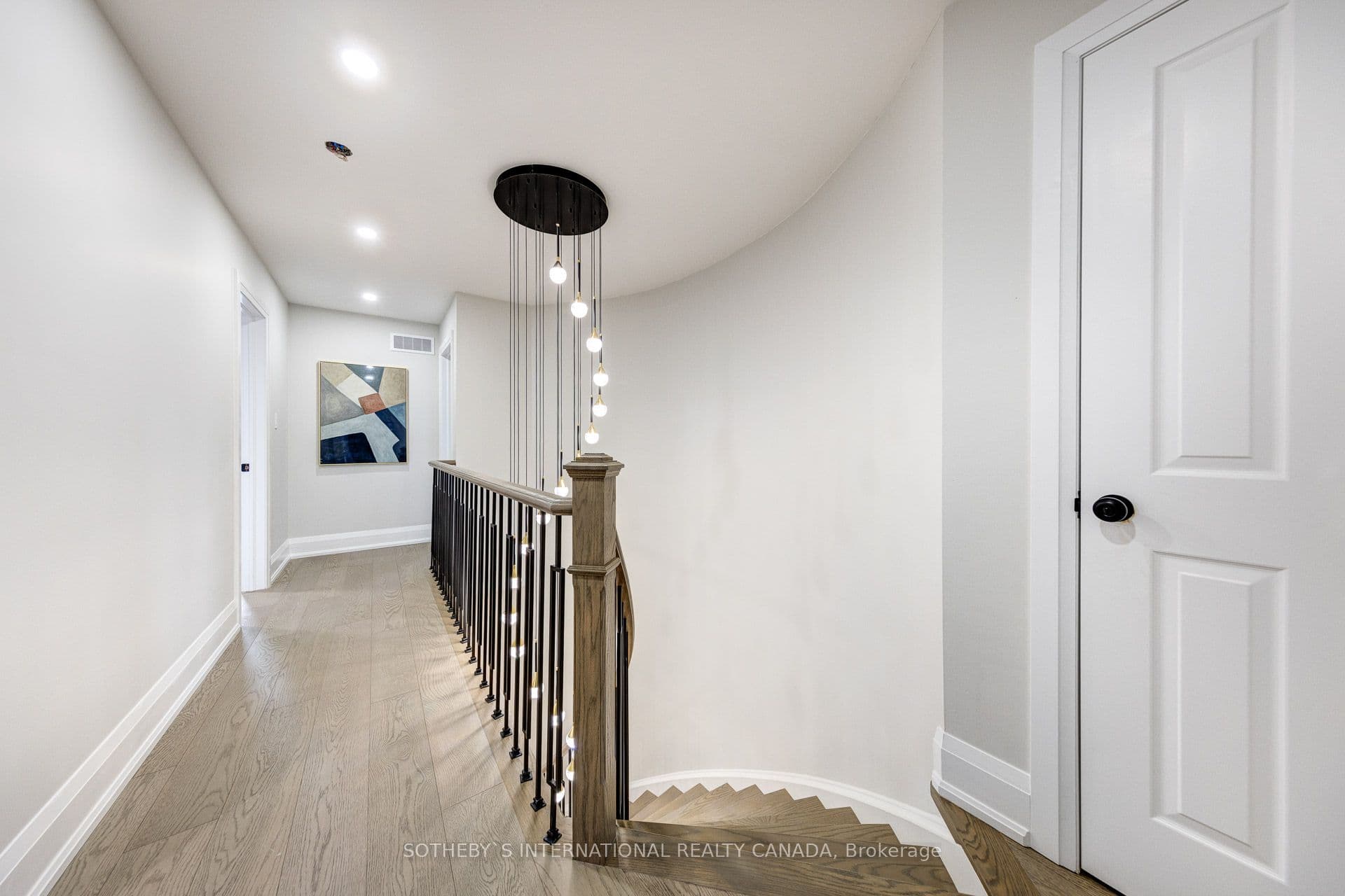 Home staging at Sandbanks Dr — project photograph 13