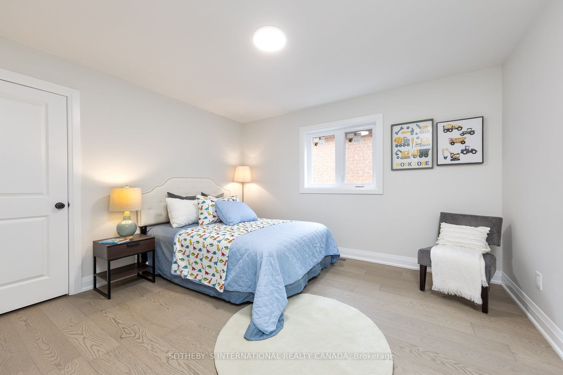 Home staging at Sandbanks Dr — project photograph 3
