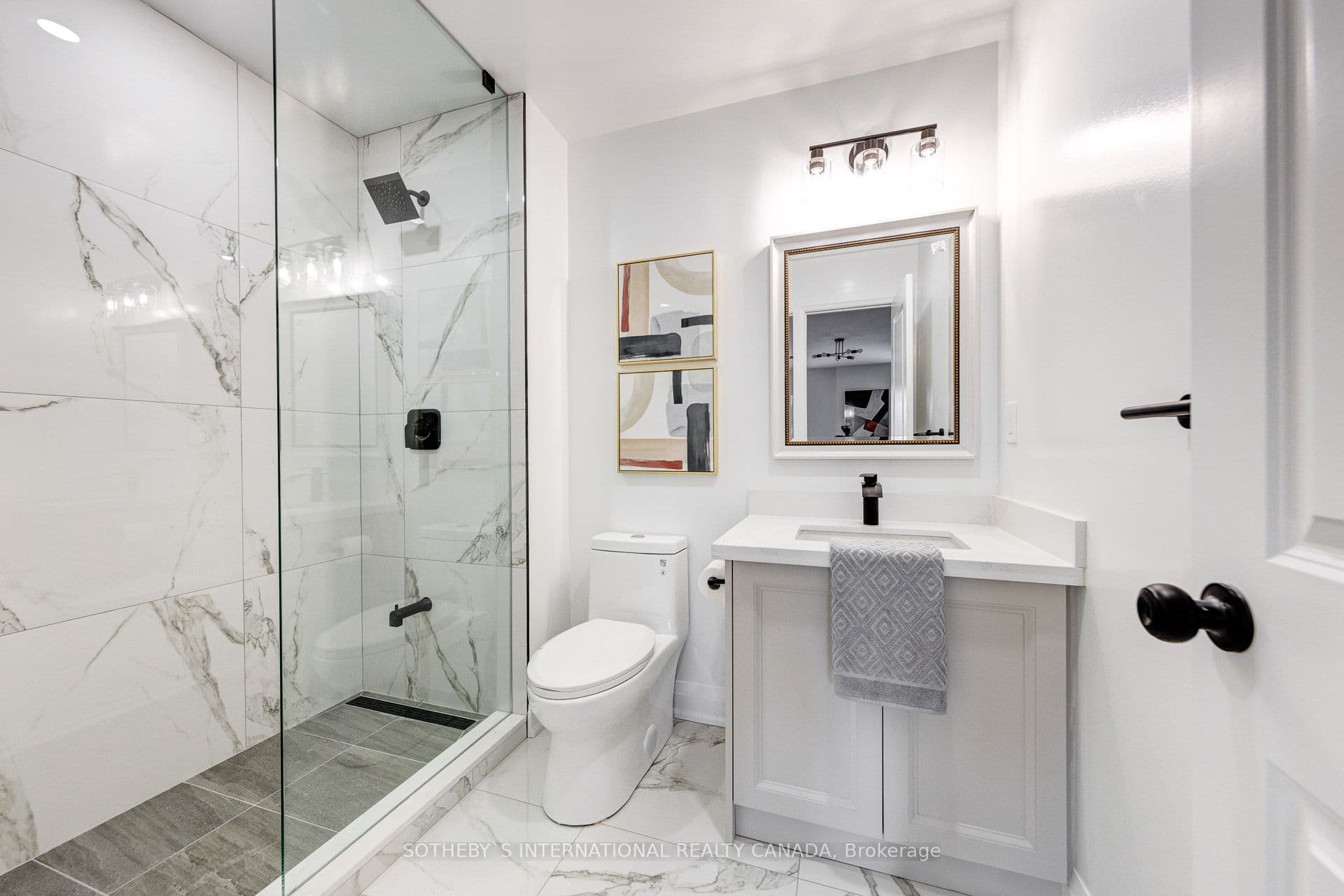Home staging at Sandbanks Dr — project photograph 7