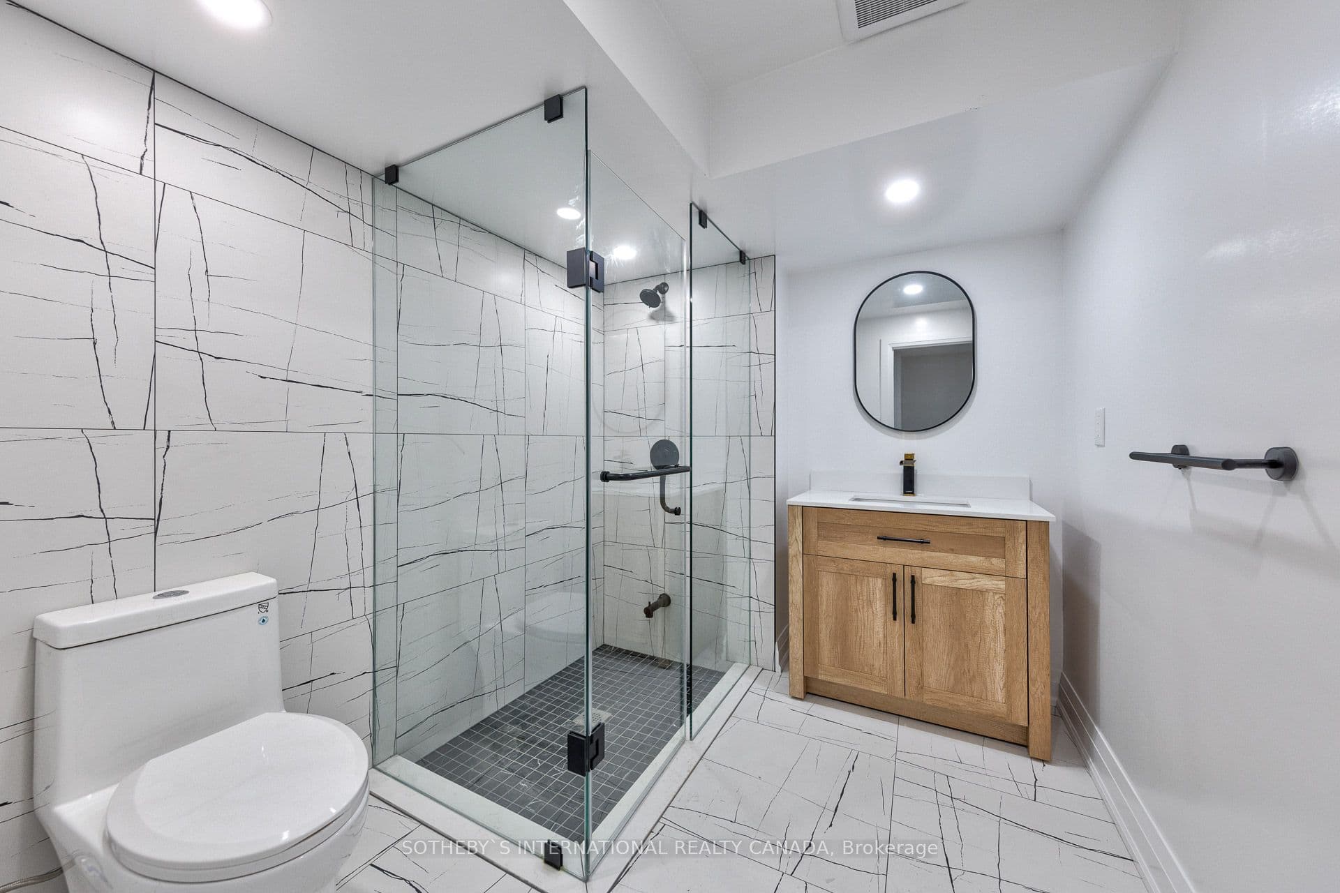 Home staging at Sandbanks Dr — project photograph 8