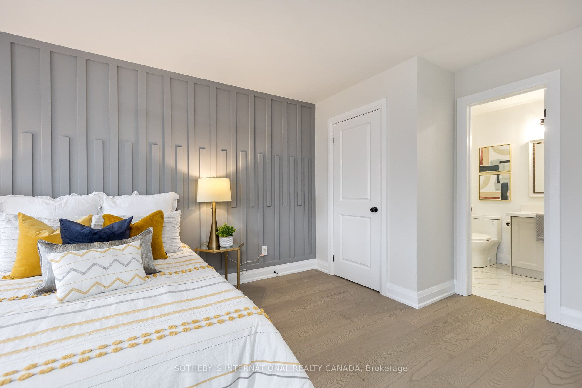 Home staging at Sandbanks Dr — project photograph 10