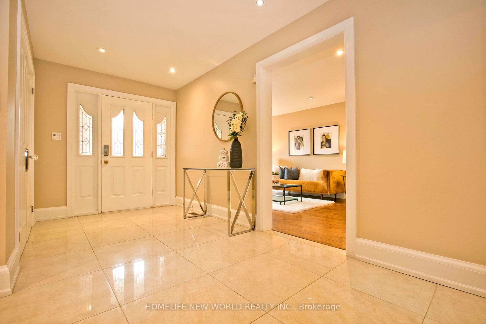 Home staging at Canterbury Ct — project photograph 5