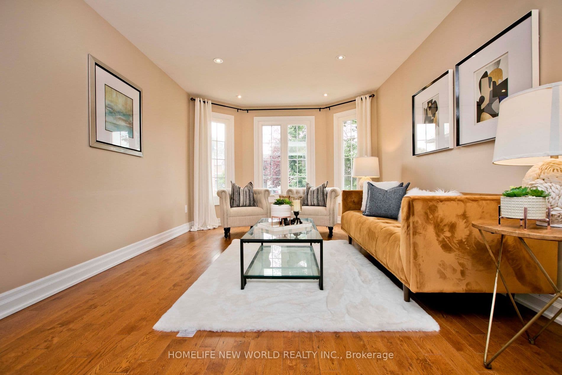 Home staging at Canterbury Ct — project photograph 6
