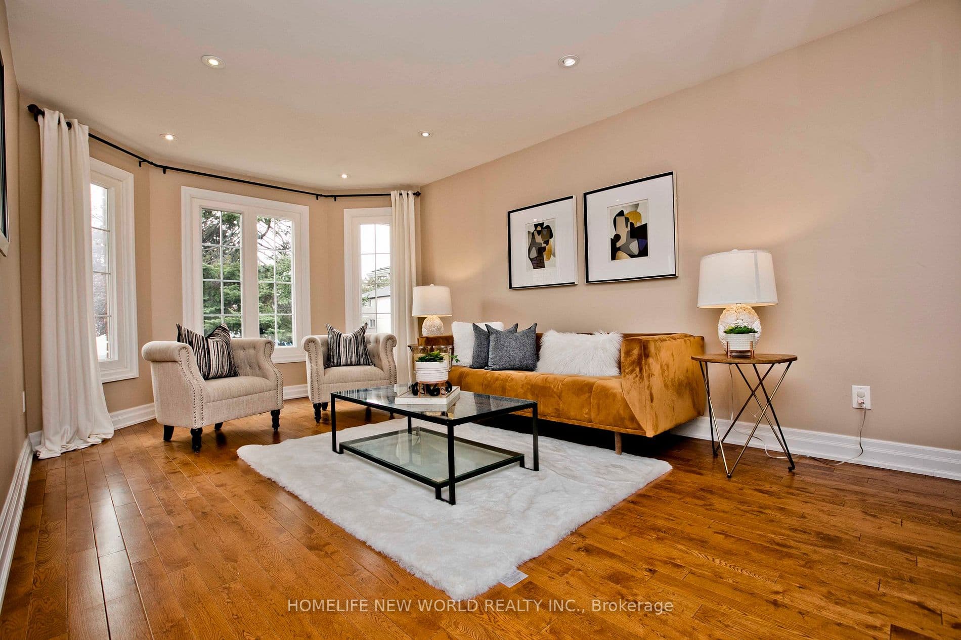 Home staging at Canterbury Ct — project photograph 9