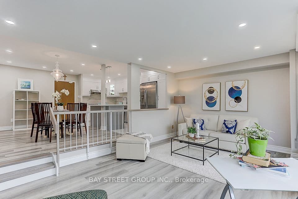 Home staging at Baif Blvd — project photograph 7