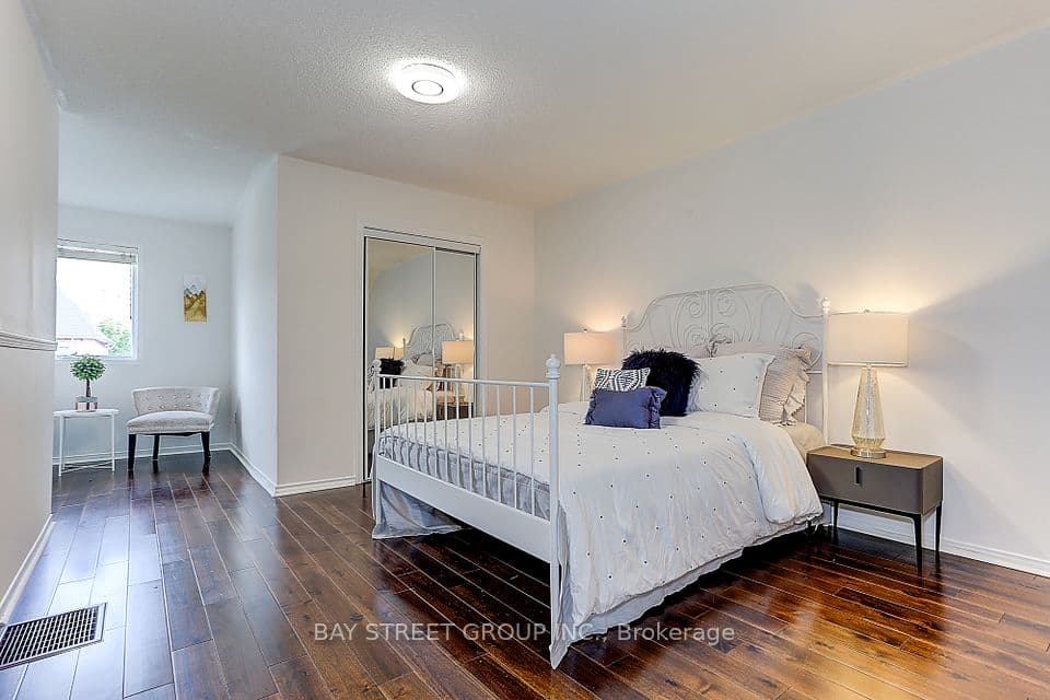 Home staging at Northern Heights Dr — project photograph 10