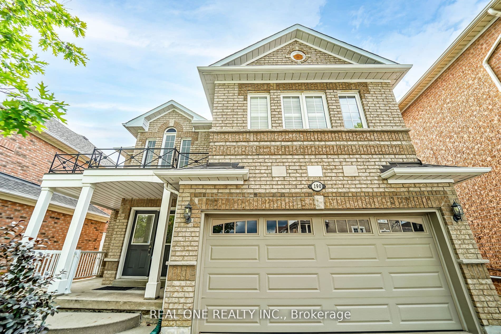 Home staging at Treasure Rd — project photograph 1