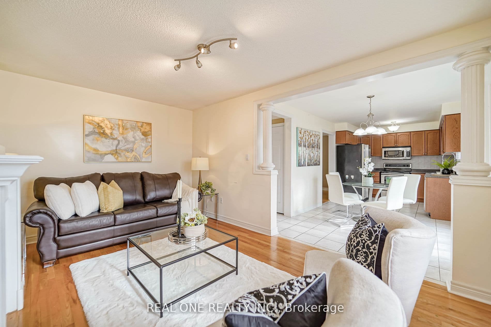 Home staging at Treasure Rd — project photograph 3