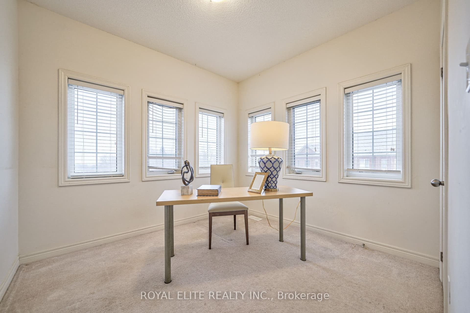 Home staging at Henry Bauer Ave — project photograph 4