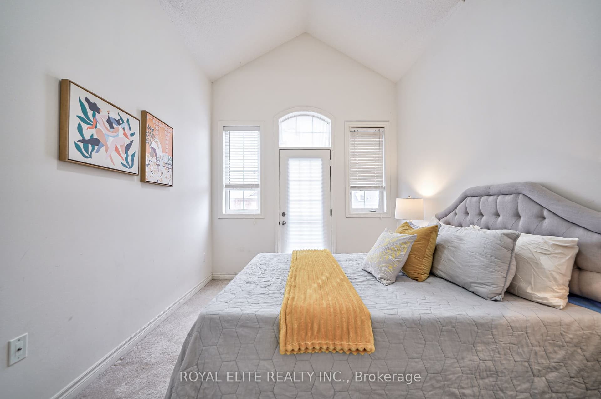 Home staging at Henry Bauer Ave — project photograph 5