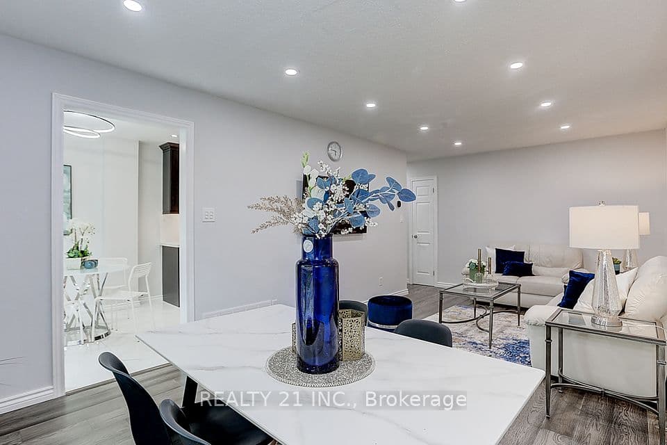 Home staging at Malvern St — project photograph 6