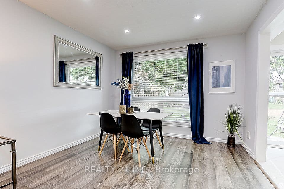 Home staging at Malvern St — project photograph 7