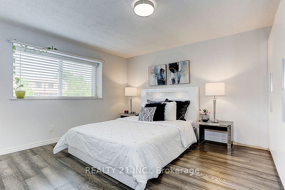 Home staging at Malvern St — project photograph 9