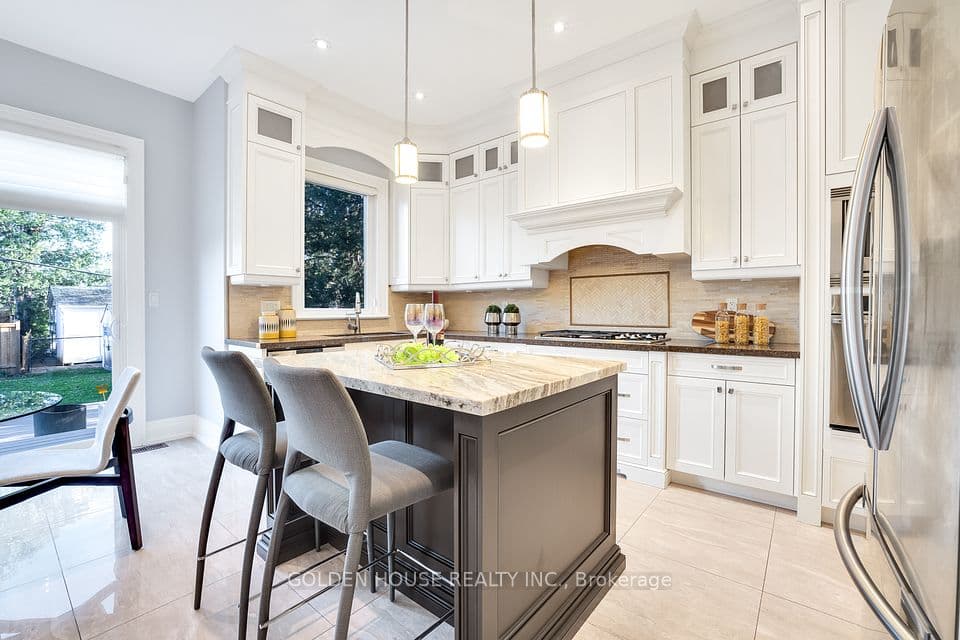 Home staging at Pleasant Ave — project photograph 11
