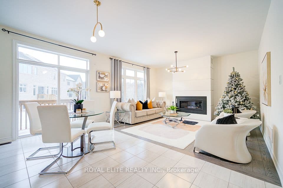 Home staging at Silk Twist Dr — project photograph 12