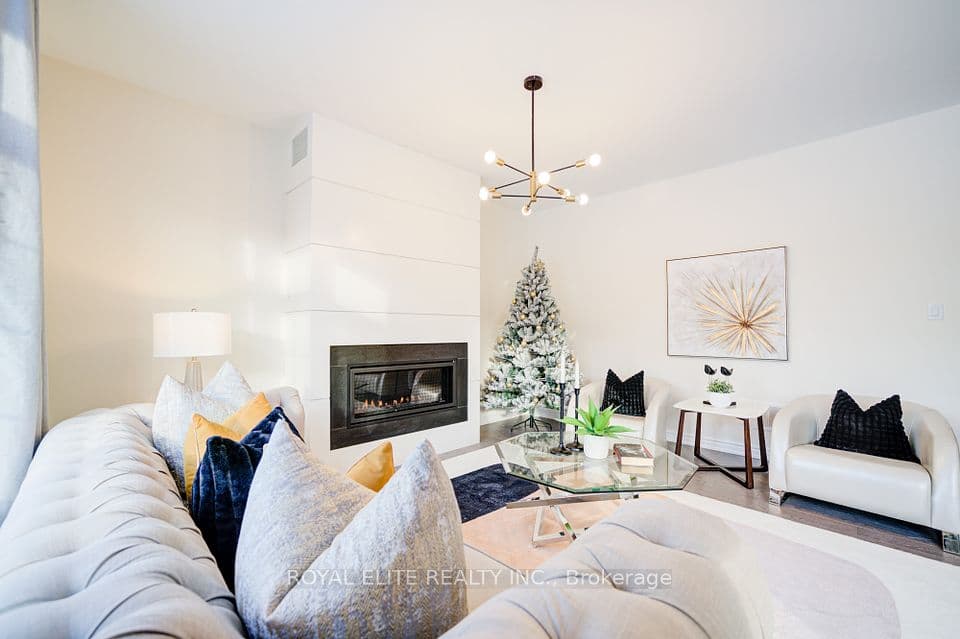Home staging at Silk Twist Dr — project photograph 13