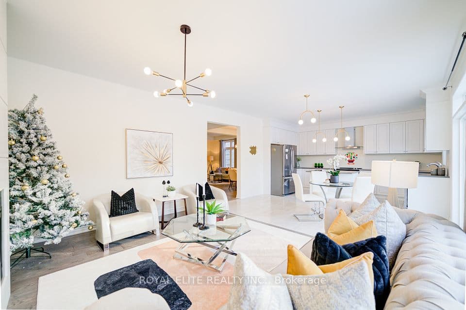 Home staging at Silk Twist Dr — project photograph 16