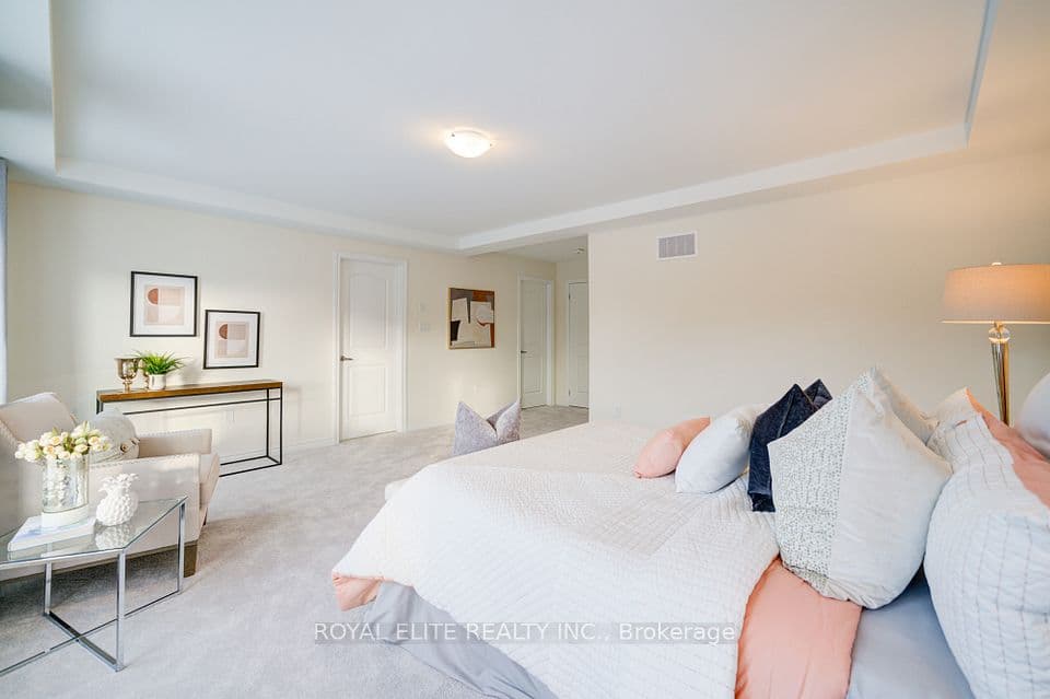 Home staging at Silk Twist Dr — project photograph 8