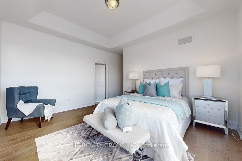 Home staging at Boiton St — project photograph 7