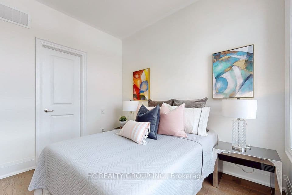 Home staging at Boiton St — project photograph 10