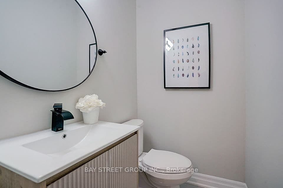 Home staging at Dovetail Dr — project photograph 11