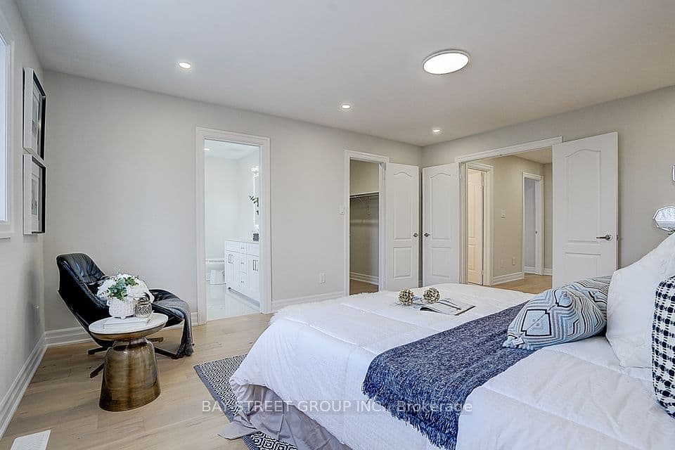 Home staging at Dovetail Dr — project photograph 13