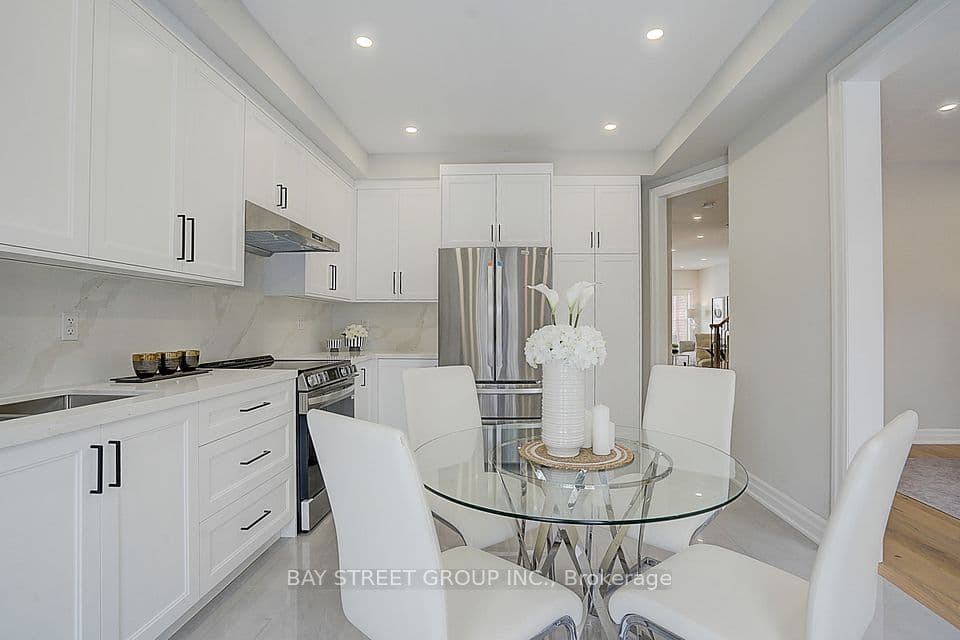 Home staging at Dovetail Dr — project photograph 5