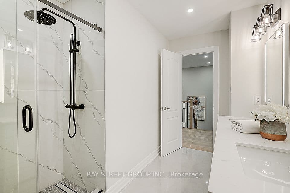Home staging at Dovetail Dr — project photograph 6