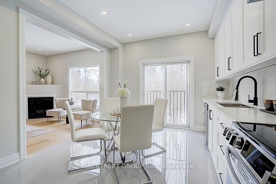 Home staging at Dovetail Dr — project photograph 10