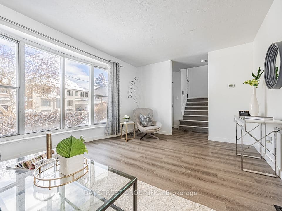 Home staging at Leaside St — project photograph 3