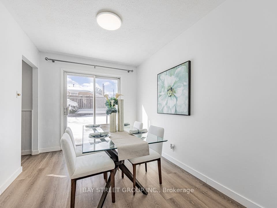 Home staging at Leaside St — project photograph 5