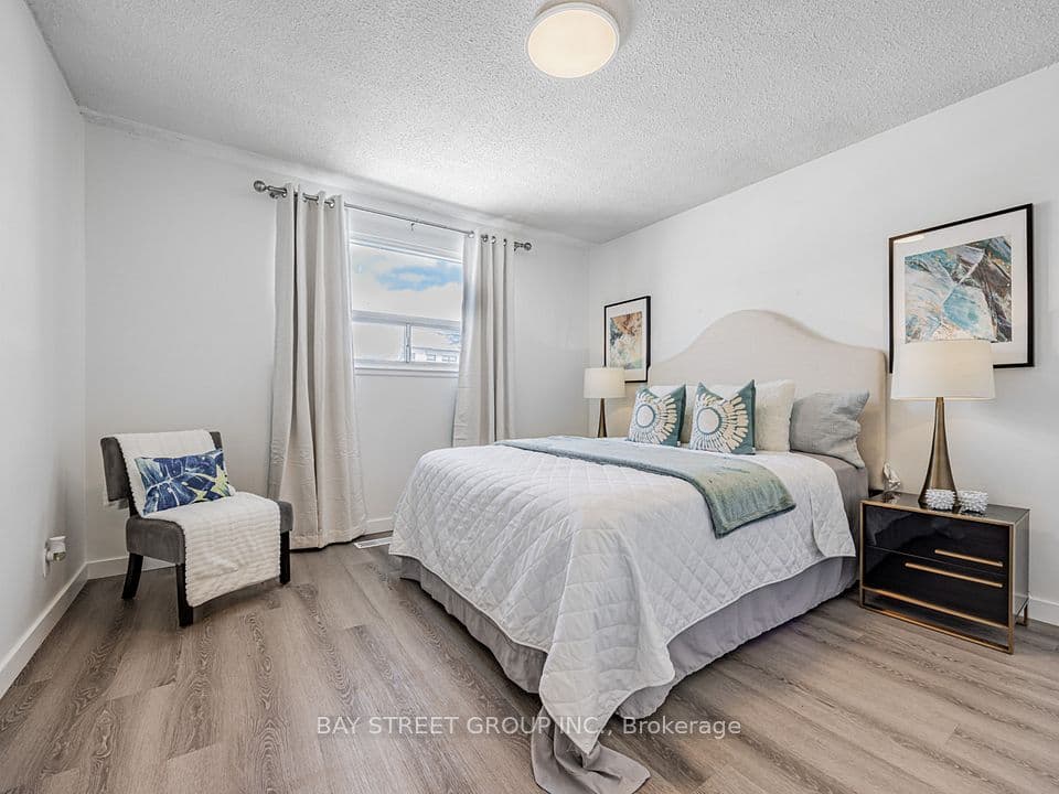 Home staging at Leaside St — project photograph 8