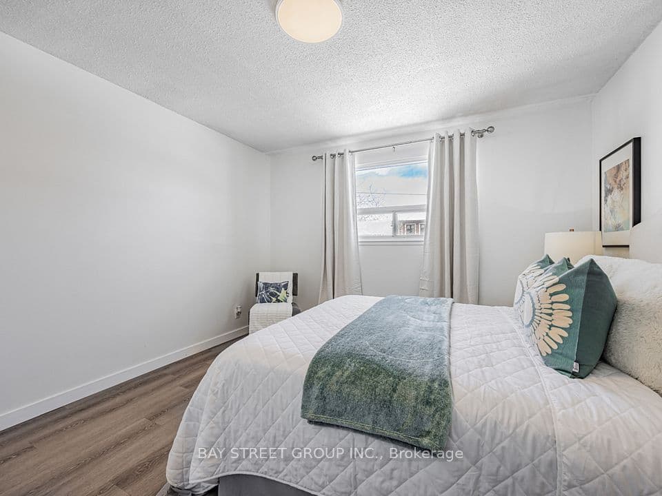 Home staging at Leaside St — project photograph 9