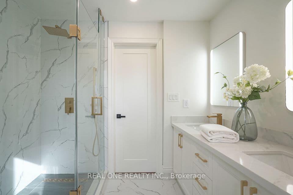Home staging at Hillcroft St — project photograph 12
