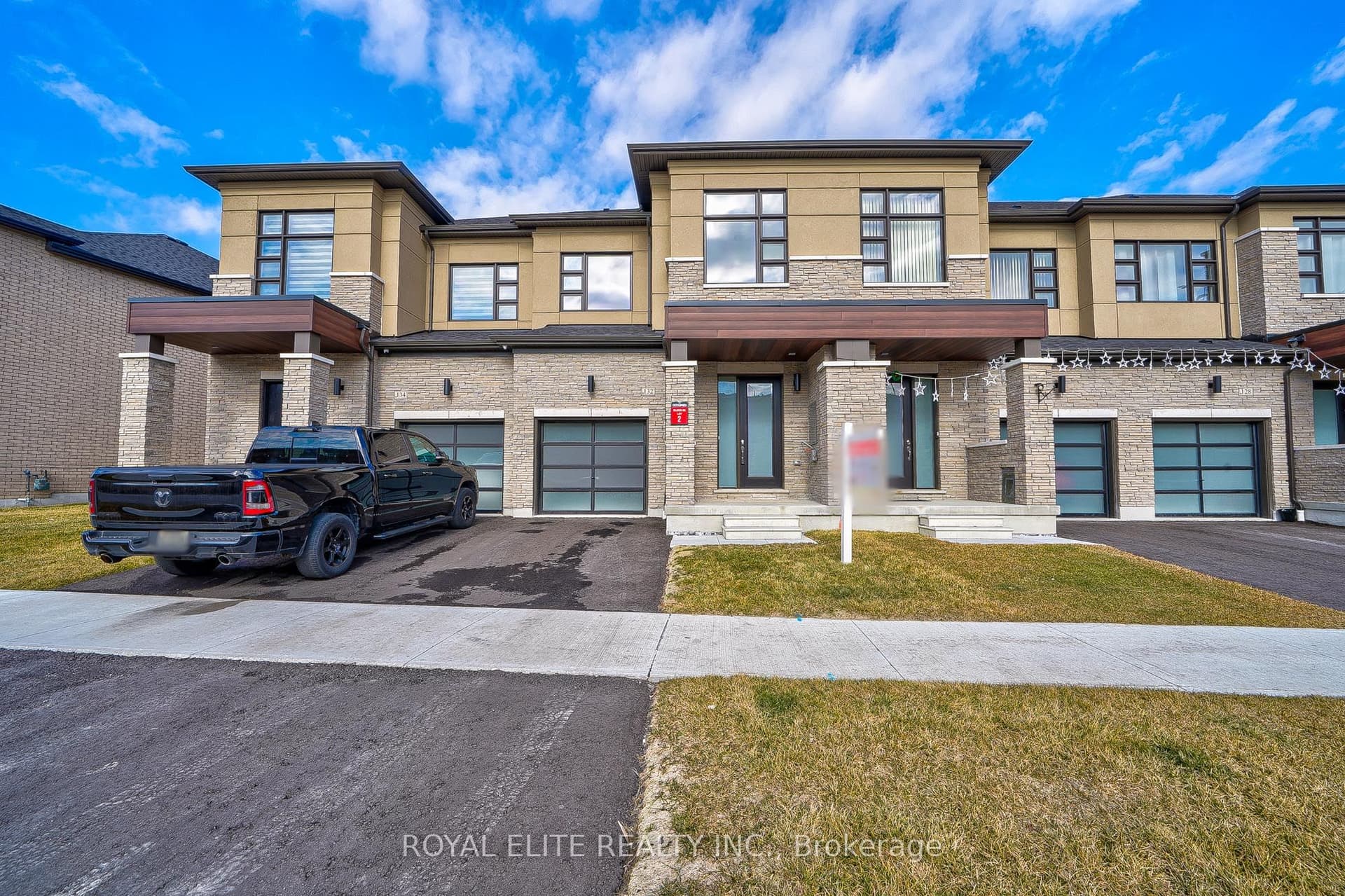 Home staging at Ogston Cres — project photograph 1