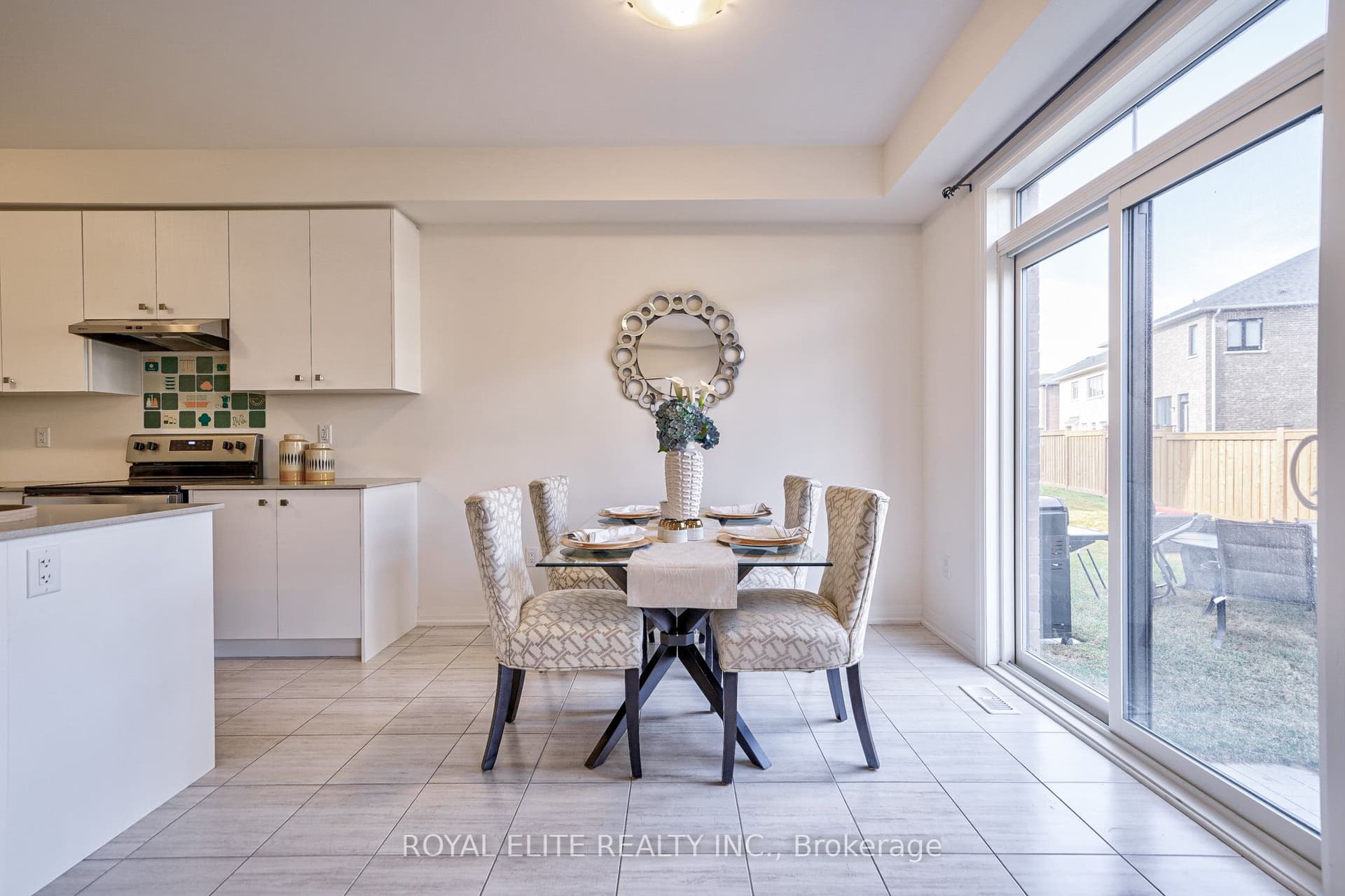 Home staging at Ogston Cres — project photograph 4