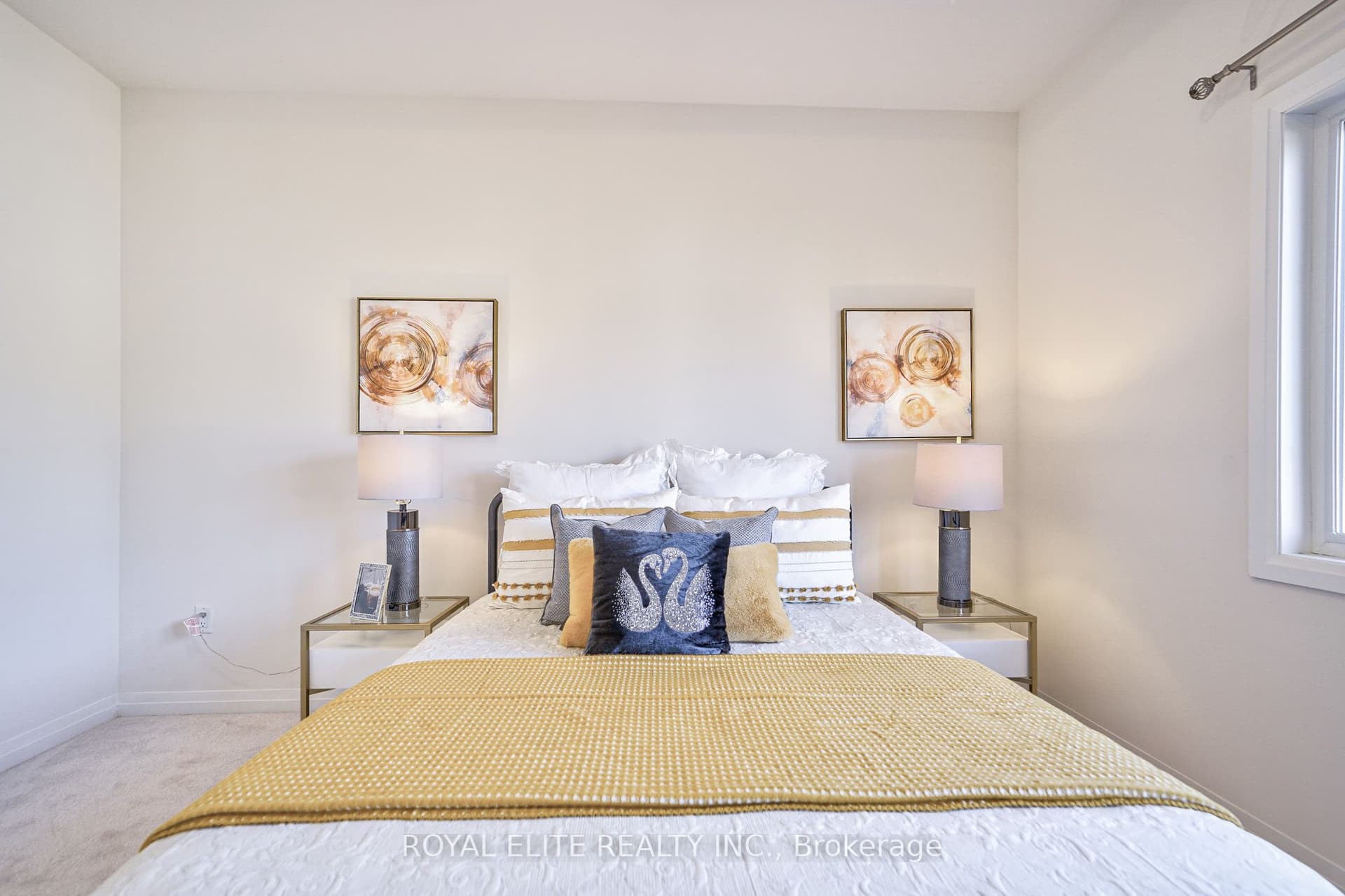 Home staging at Ogston Cres — project photograph 6
