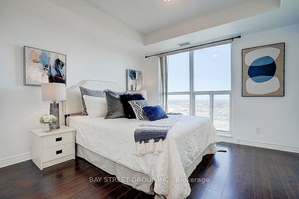 Home staging at Town Centre Court — project photograph 4