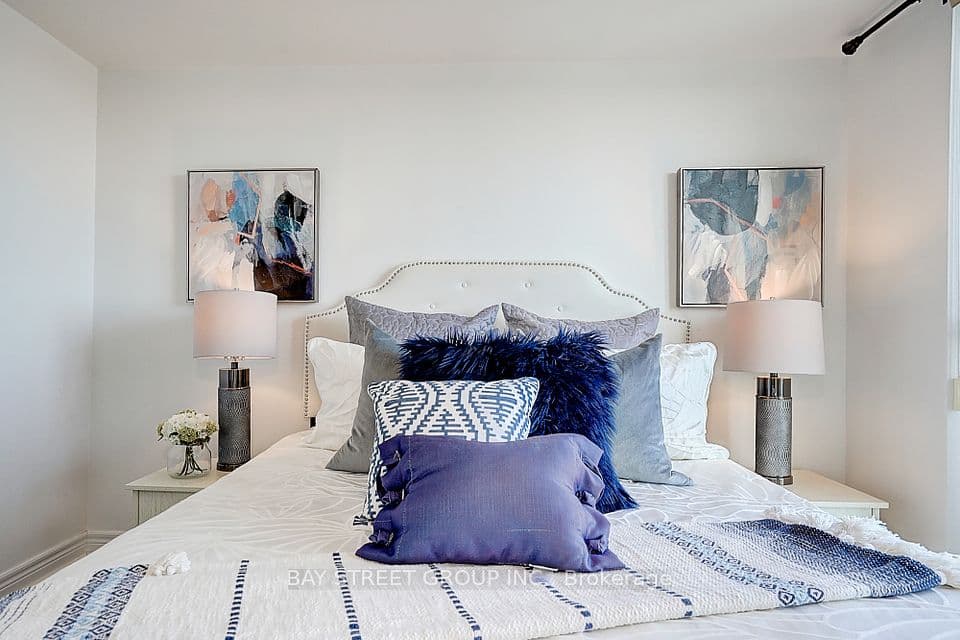 Home staging at Town Centre Court — project photograph 5