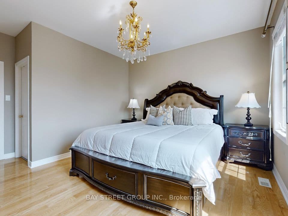 Home staging at Barletta Dr — project photograph 3