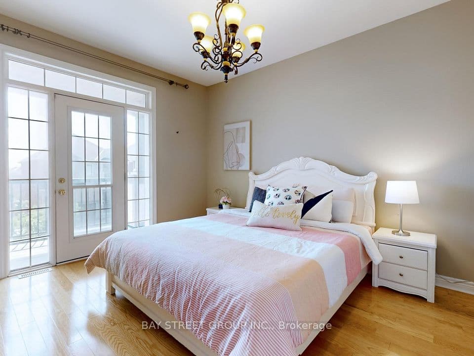 Home staging at Barletta Dr — project photograph 4