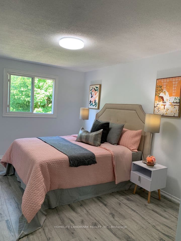 Home staging at Corbett Dr — project photograph 6