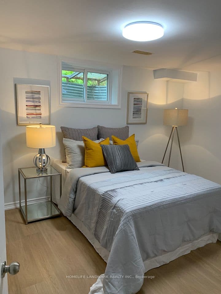 Home staging at Corbett Dr — project photograph 8