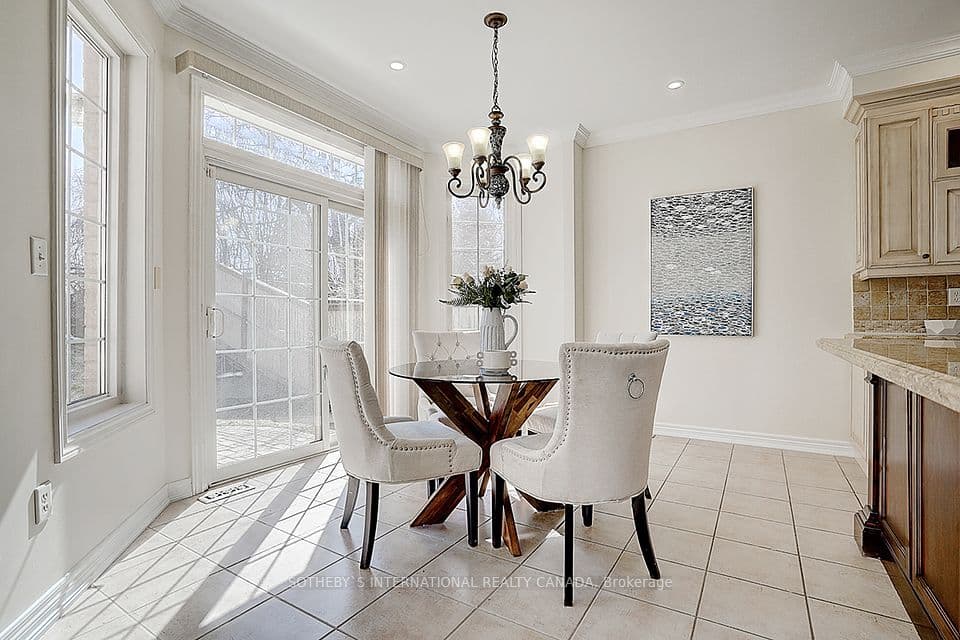 Home staging at Grand Oak Dr — project photograph 5