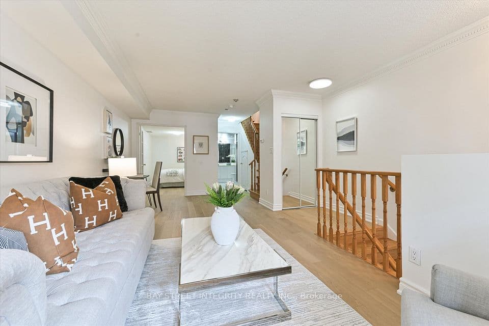 Home staging at Grandview Way — project photograph 3