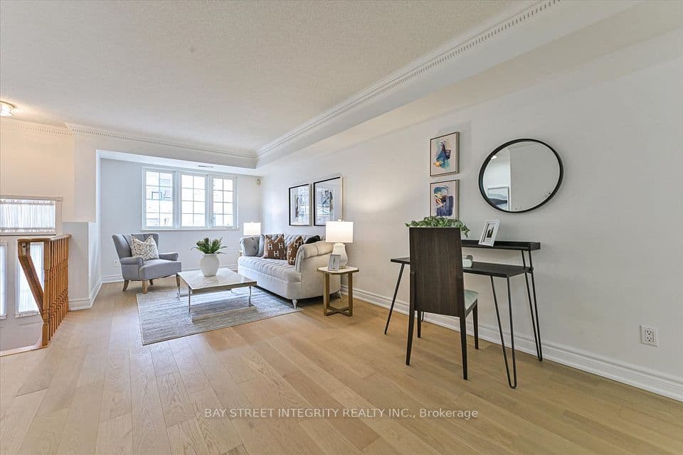 Home staging at Grandview Way — project photograph 4