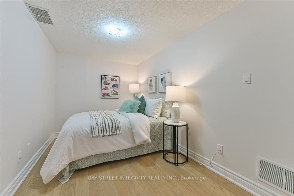 Home staging at Grandview Way — project photograph 6
