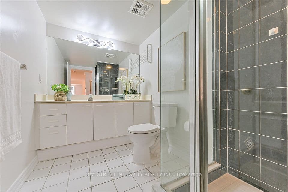 Home staging at Grandview Way — project photograph 7