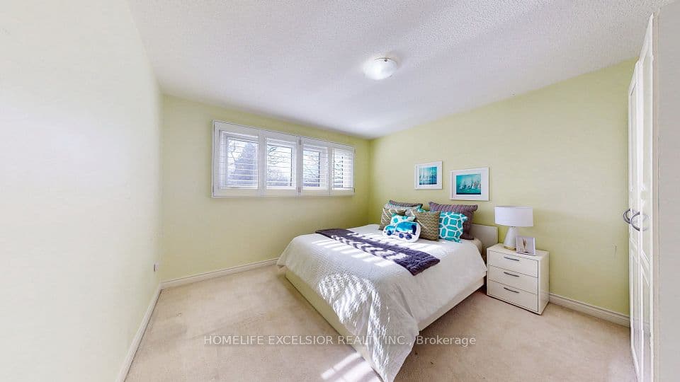 Home staging at Atwood Ct — project photograph 6
