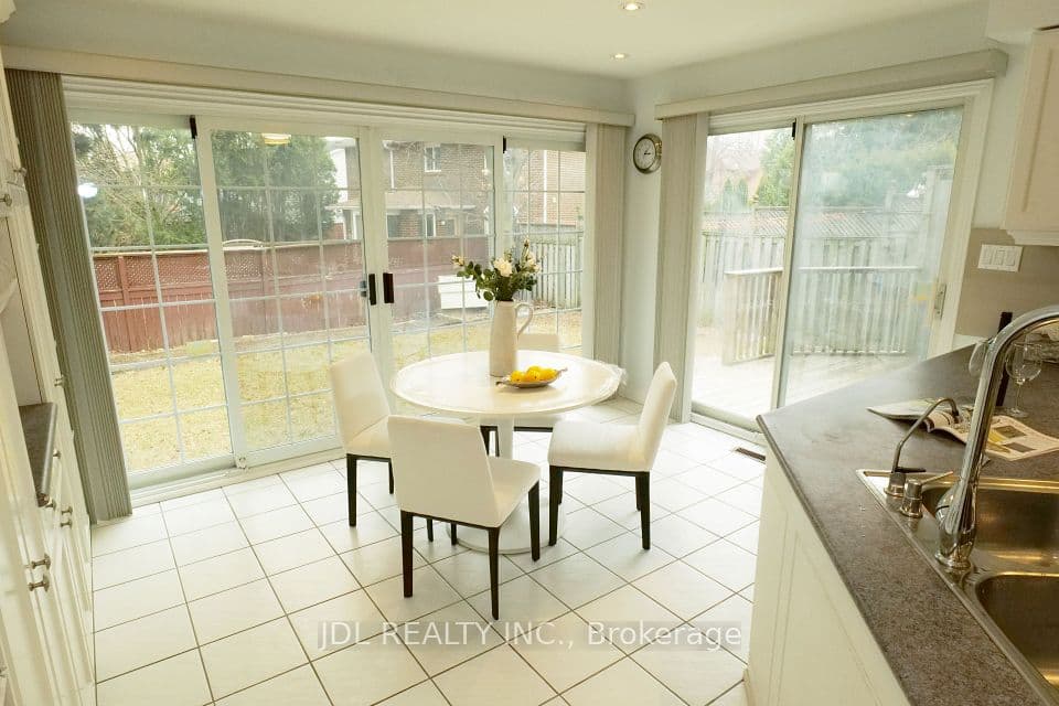 Home staging at Lang Rd — project photograph 4